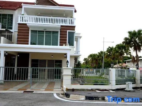 7BR Bungalow Tanjung Tokong WiFi Near Straits Quay - photo 2