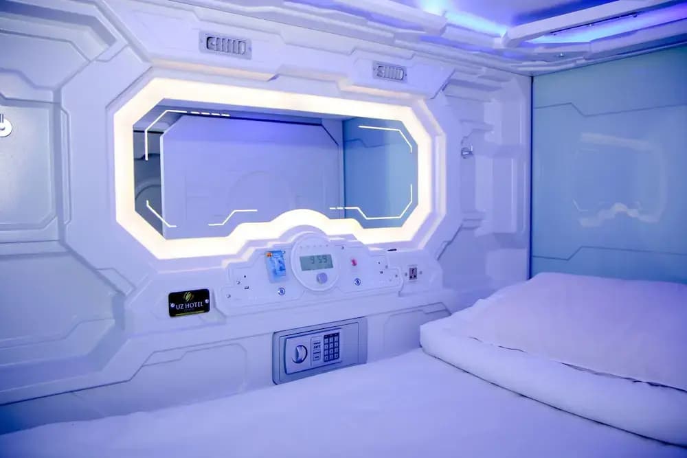 UZ Airport Capsule Hotel - photo 1