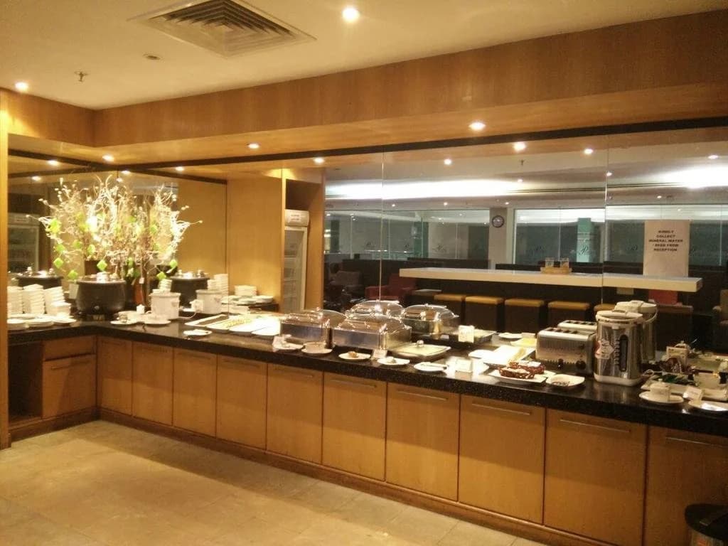 Plaza Premium Lounge (International Departure) - Senai Airport - photo 12