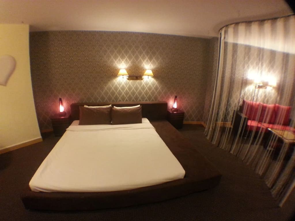Paragon City Hotel - photo 4