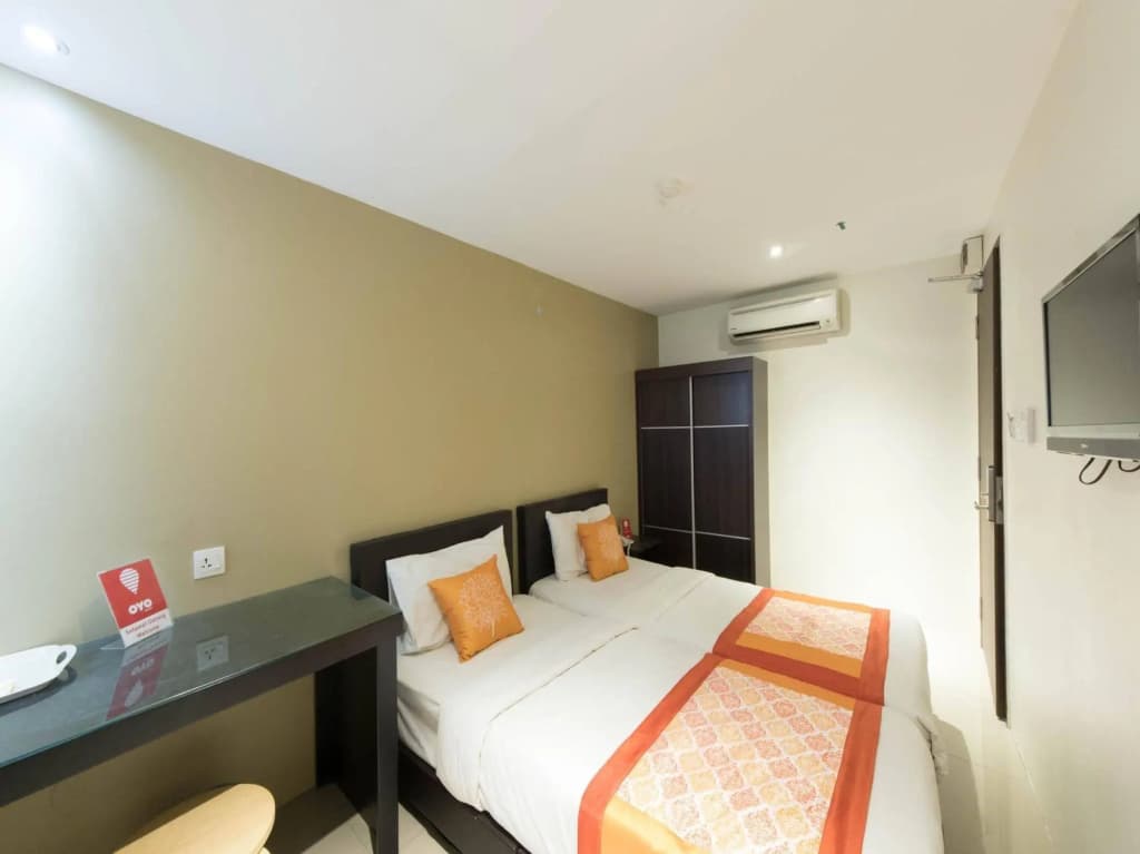 Swiss Cottage Hotel - photo 4