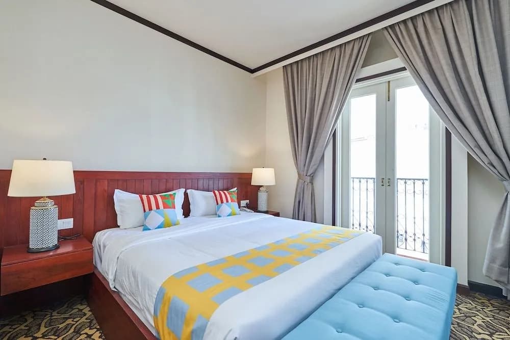 OYO Home 89378 The Platinum Suites - photo 6