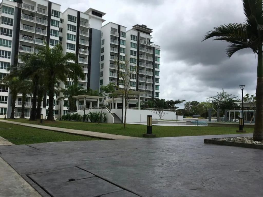 Sandakan Spacious and Comfortable Pool View Condo - photo 4