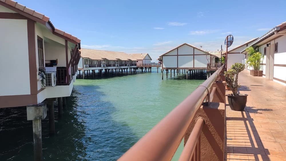 Alpine LXPD Full Seaview Water Chalet - photo 18