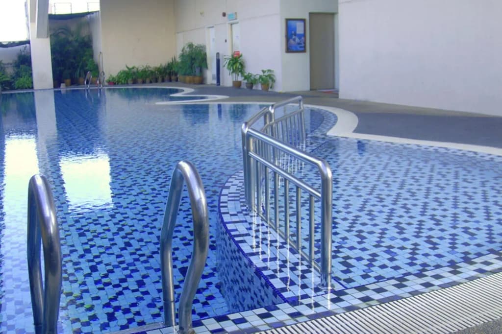 Mandarin Court Hotel - photo 12