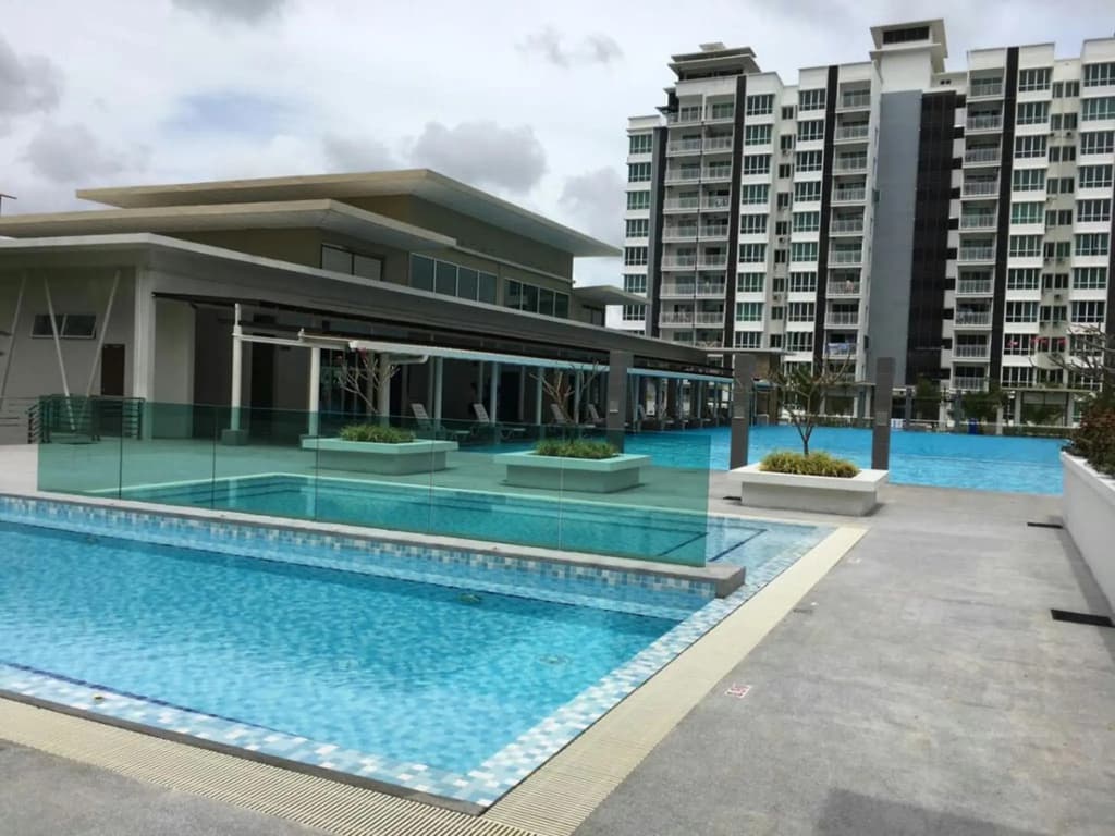Sandakan Spacious and Comfortable Pool View Condo - photo 12