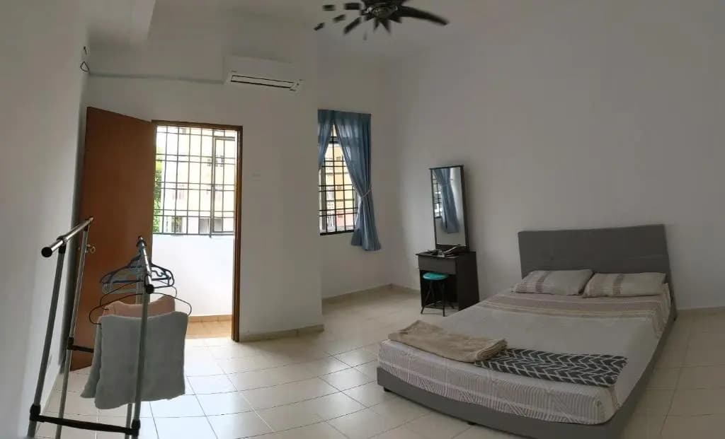 Johor Bahru 6 Bedrooms Corner House: Big & Comfort - photo 4