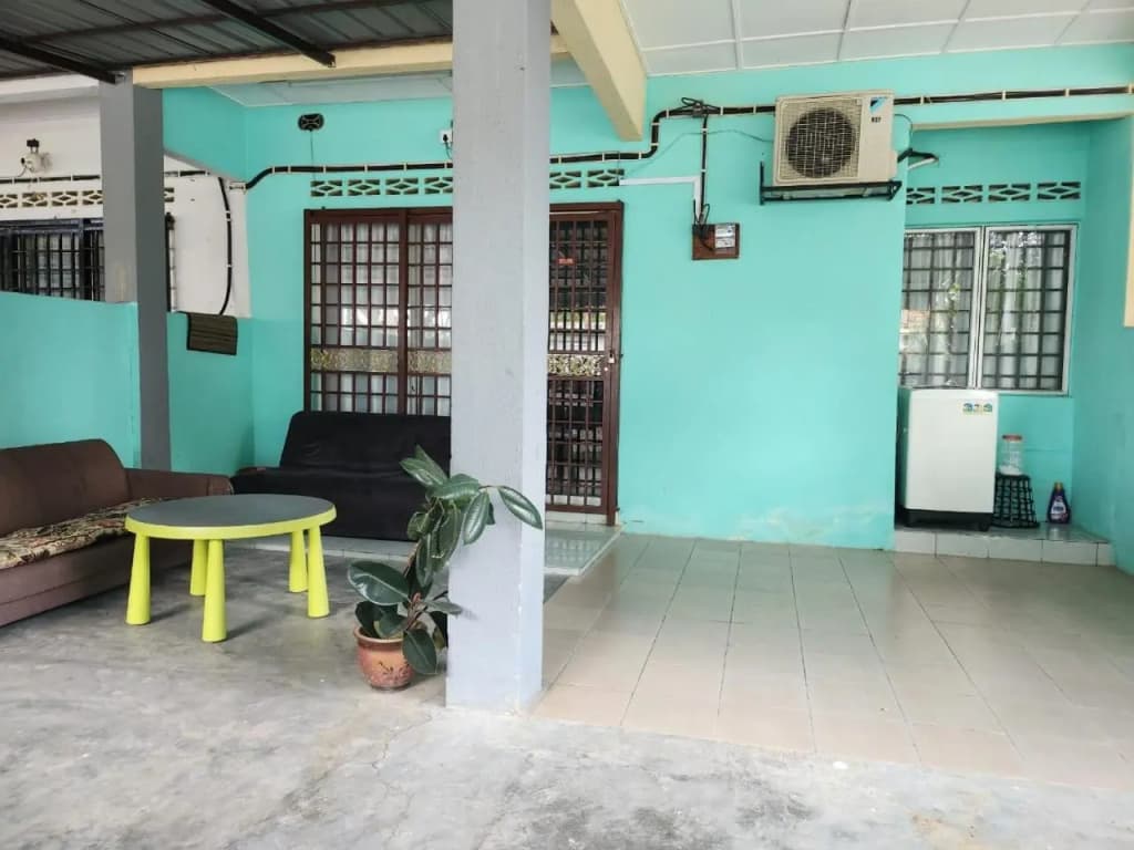 COZY HOME KLIA SEPANG with Aircond and Free Wi-Fi - photo 2