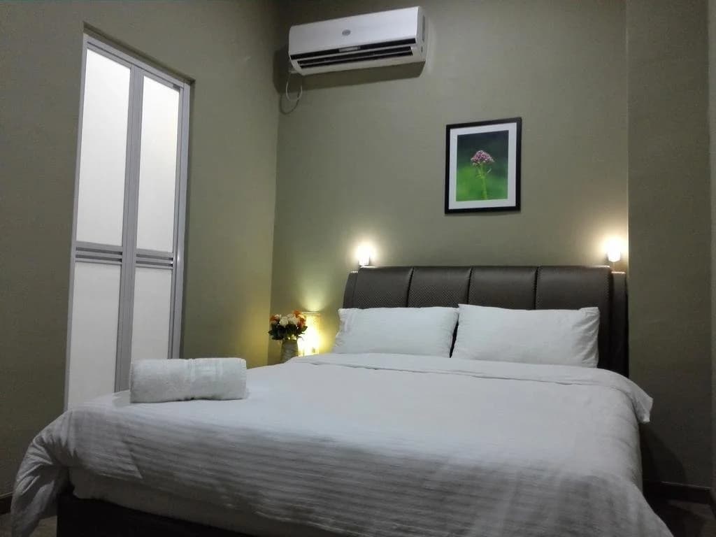 Hotel By The Park - photo 3