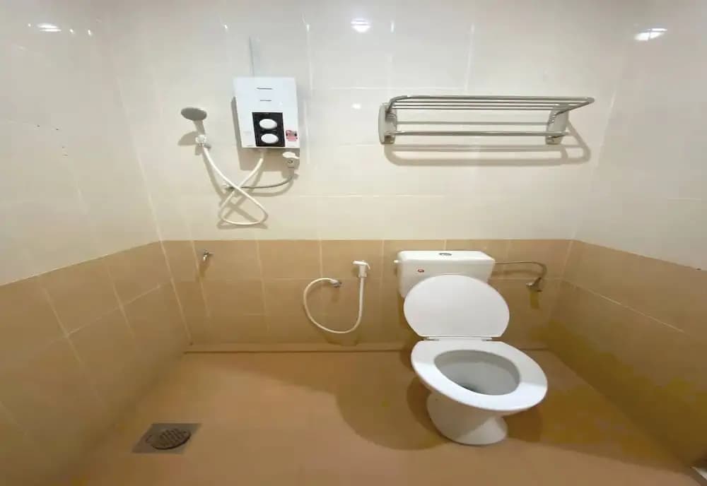 OYO 89715 CK Hotel 2 - photo 10