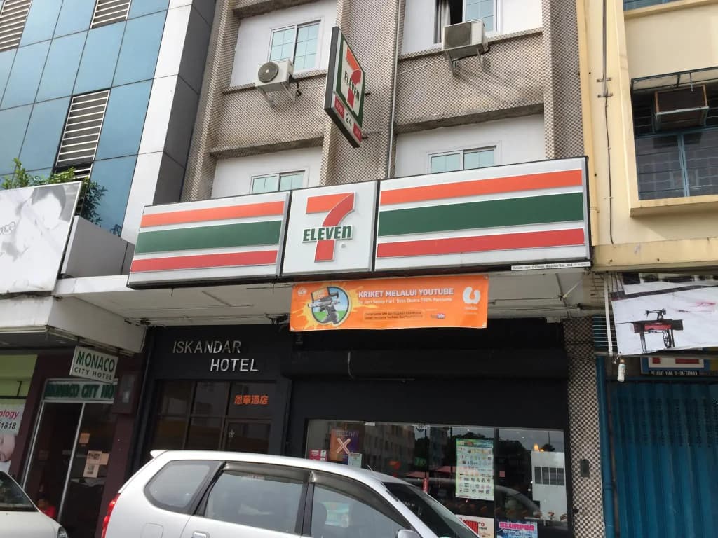 Victoria Hotel and Hostel - photo 1