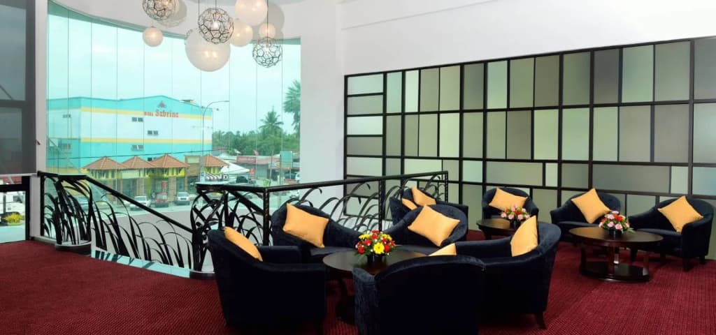 Holiday Villa Hotel & Suites - photo 14