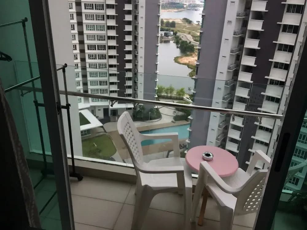 City Living with Panoramic Sea Views at Danga Bay - photo 19