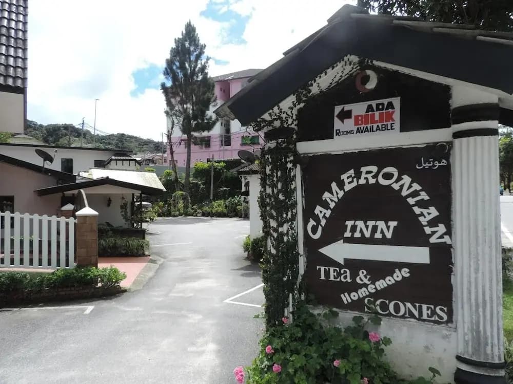 Cameronian Holiday Inn - photo 1