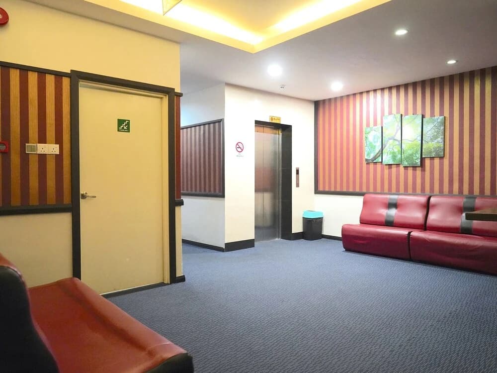 4orty Inn by OYO Rooms - main photo