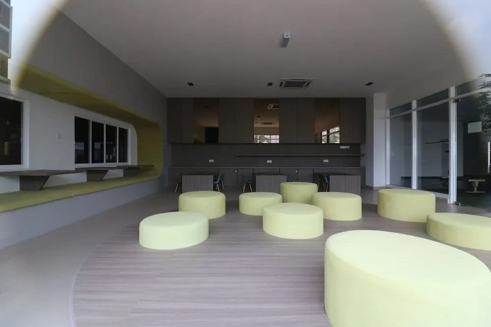 Victoria Home Sentrio Suites - photo 10