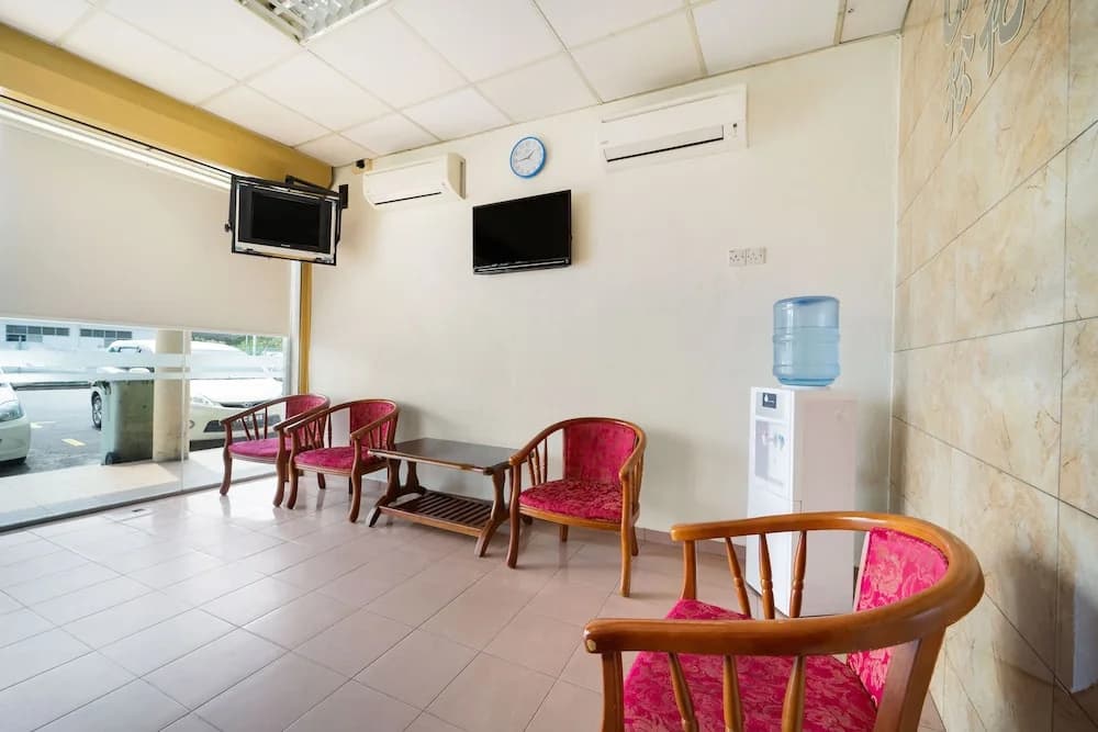 CP Hotel by OYO Rooms - photo 12