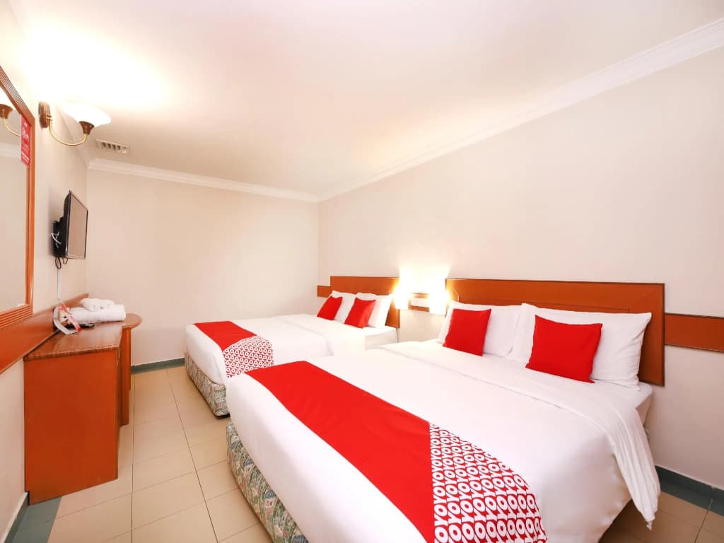 Hotel Famous Inn - photo 7