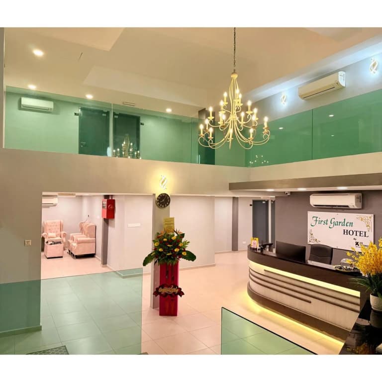 OYO 44043 First Garden Hotel - photo 1