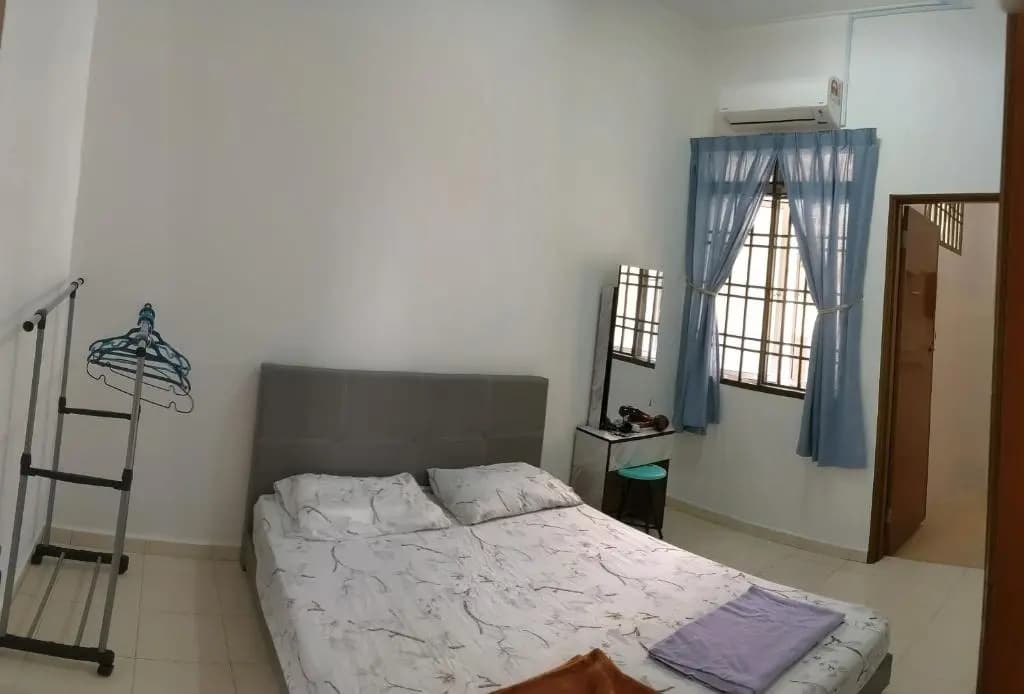 Johor Bahru 6 Bedrooms Corner House: Big & Comfort - photo 3
