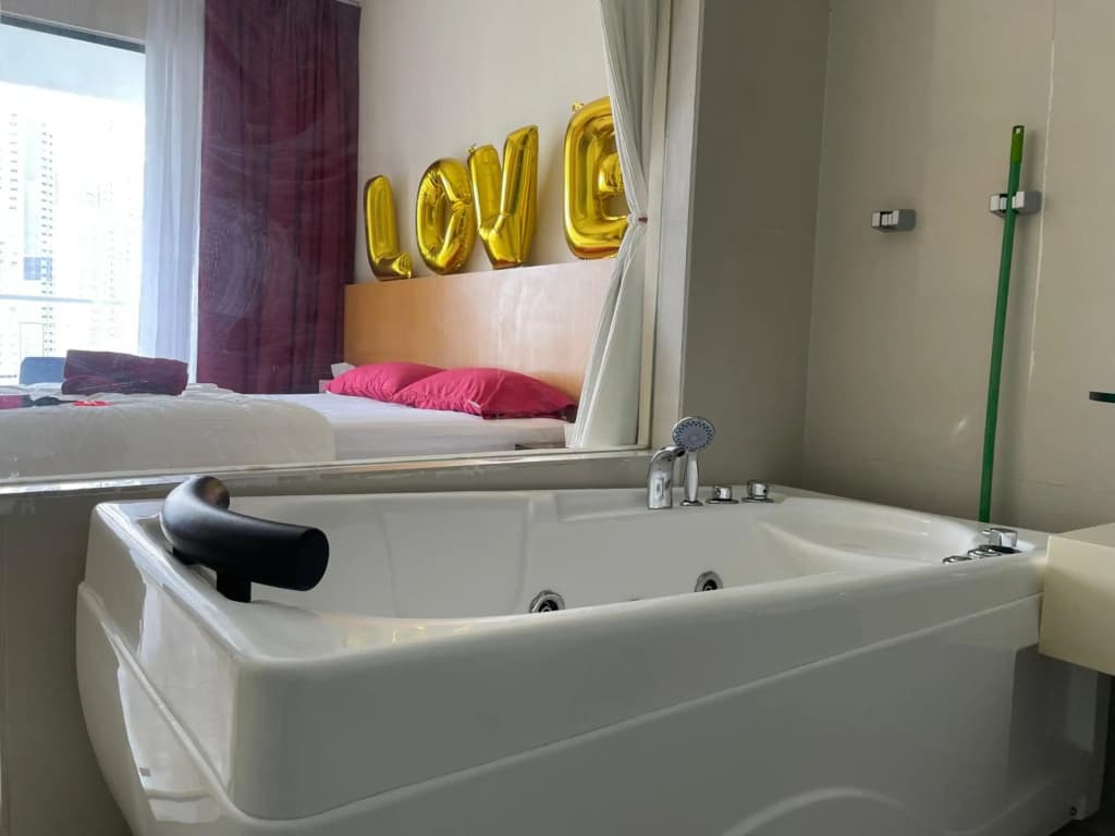 Private Jacuzzi Staycation at KL City 905 - photo 9