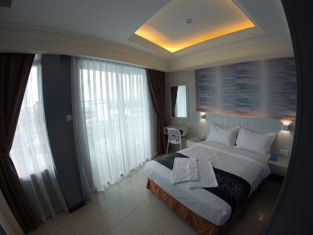Pacific Inn - photo 2