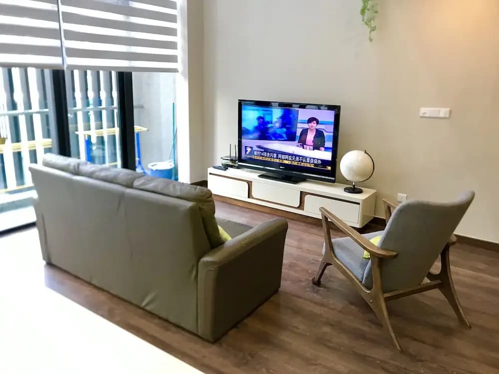 Sunset Seaview Vacation Condos @ R'viera SOHO - photo 3