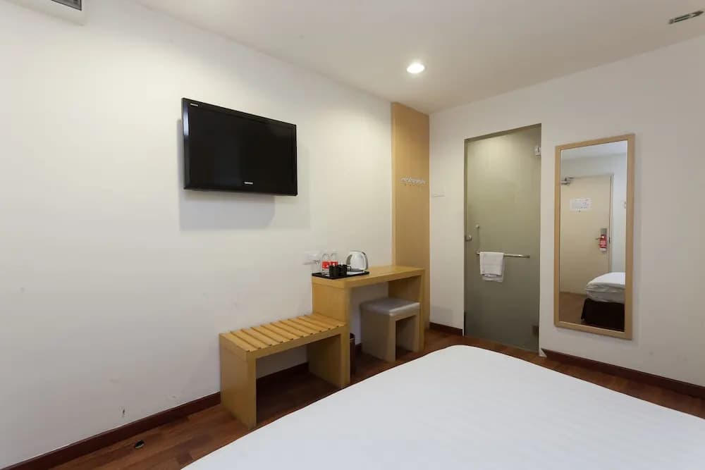 ZEN Rooms Opposite YMCA - photo 2