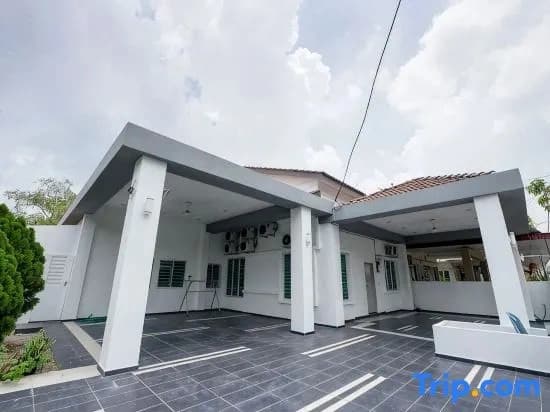 De Luma(The Rumah Alma 9 bedroom/8 bathroom - photo 2