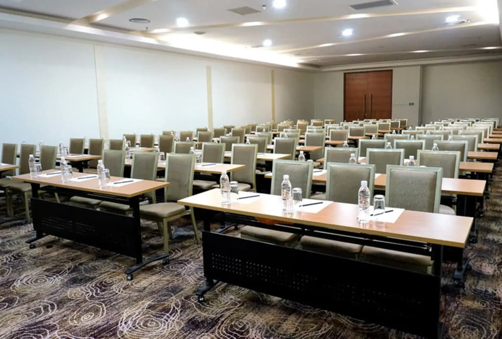 The Waterfront Hotel - photo 41
