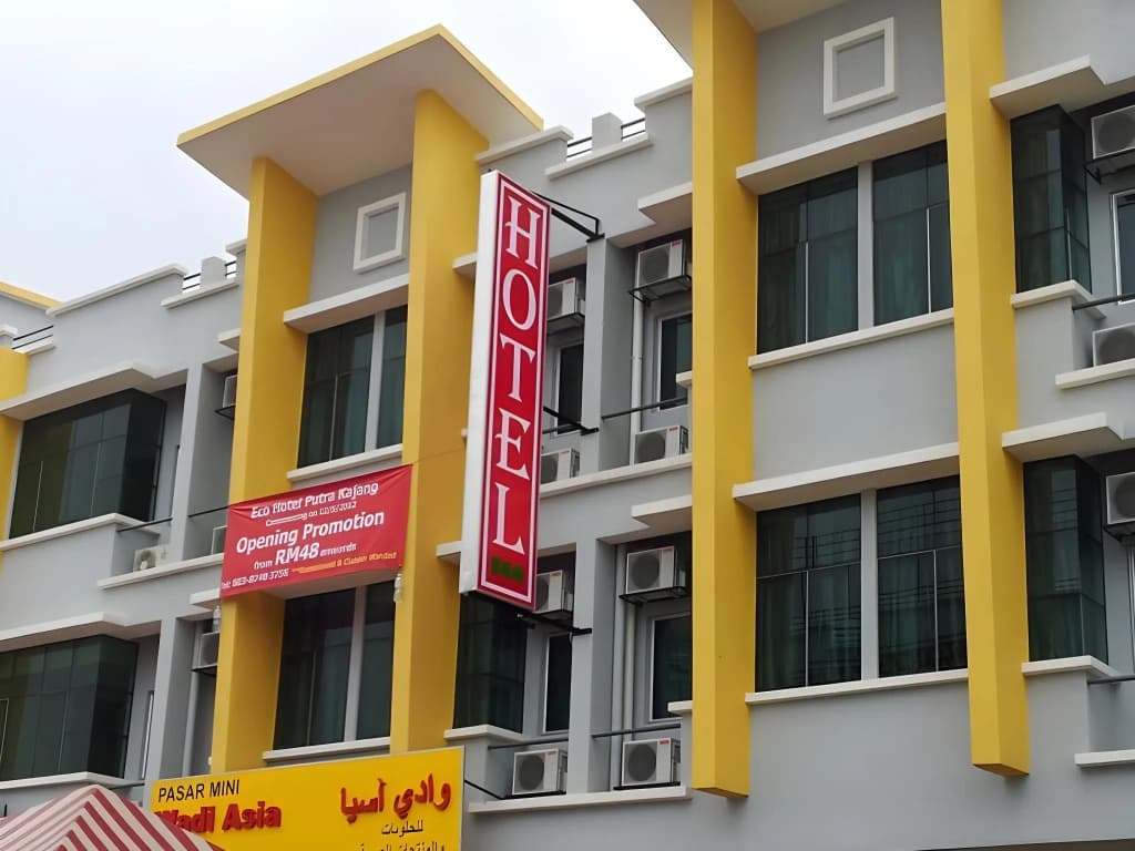 Eco Hotel Putra Kajang - photo 1