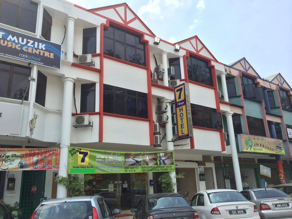 OYO 635 Seven Days Hotel - main photo