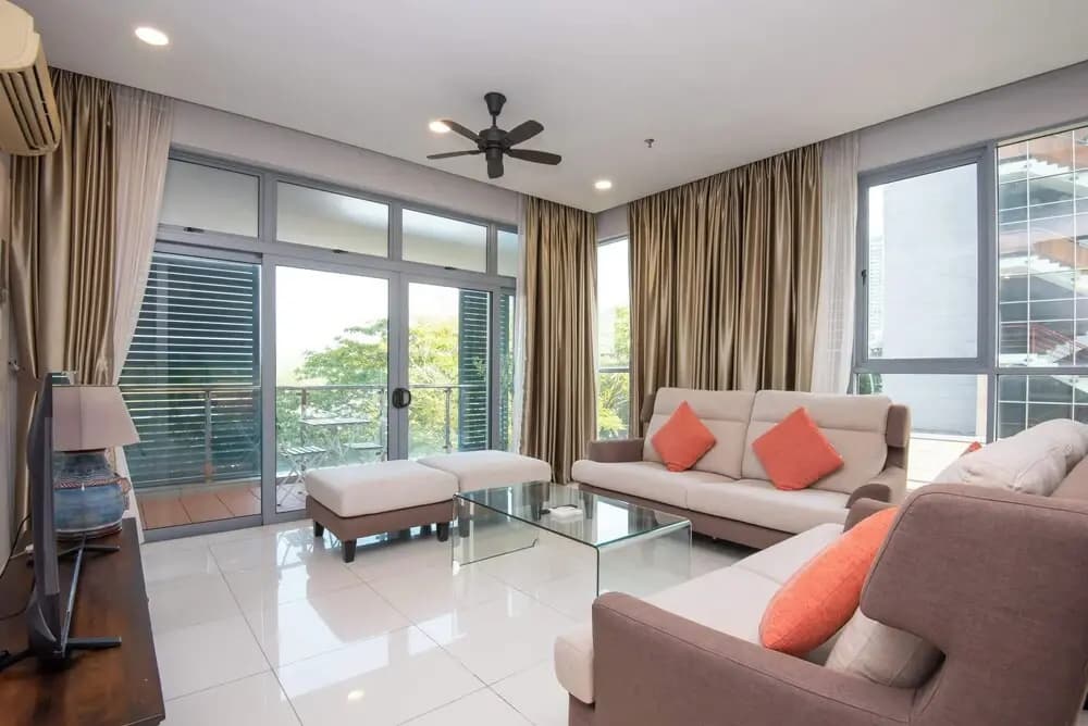 3BR Somerset Apt 2 TVs With Harbour View, Legoland - photo 1