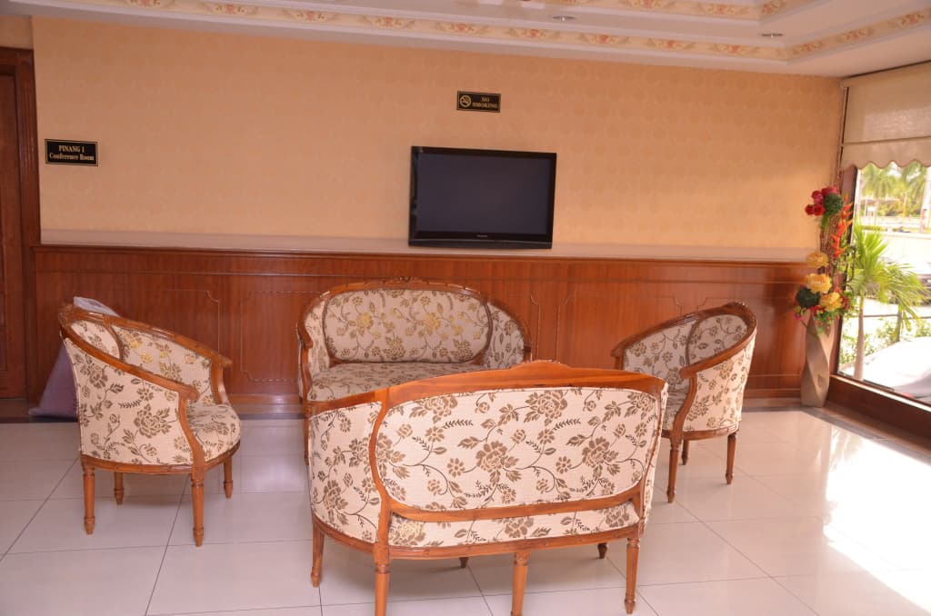Hotel Palm Inn Butterworth - photo 4