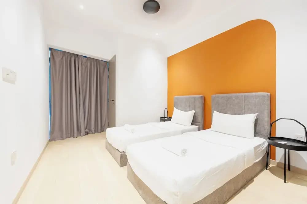 Moonway Luxury Suites At Eaton Residence - photo 5
