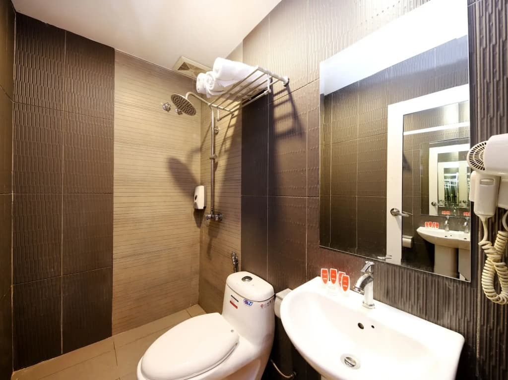 Collection O Shah Alam Formerly SMC I-City - photo 7