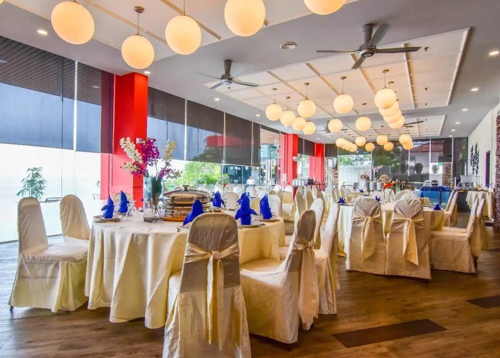 Hotel Sentral Seaview @ Beachfront - photo 3