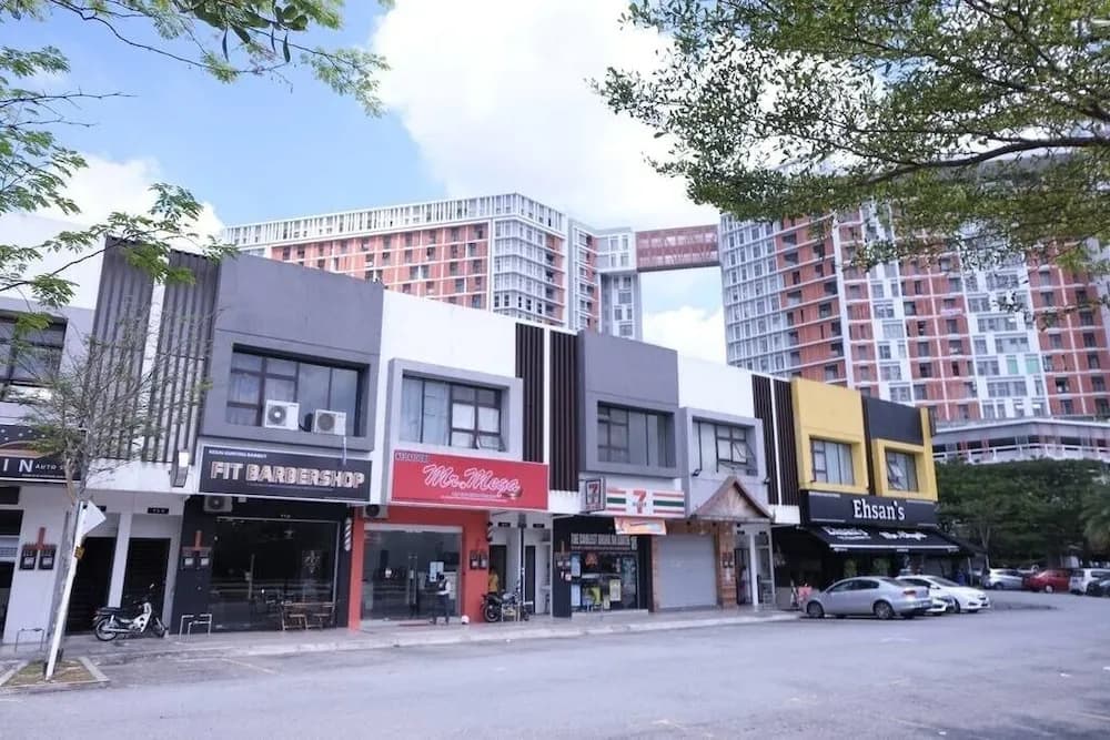Suria Jelutong Studio by BeeStay - photo 1