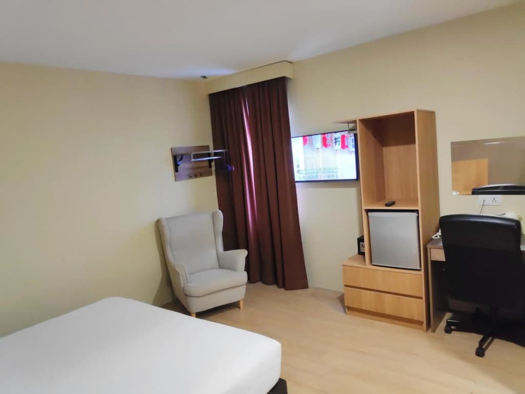 OYO 142 SH Hotel Kota Damansara - photo 15
