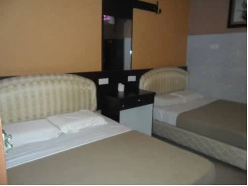 Golden Leaf Hotel @ Taman University - photo 7
