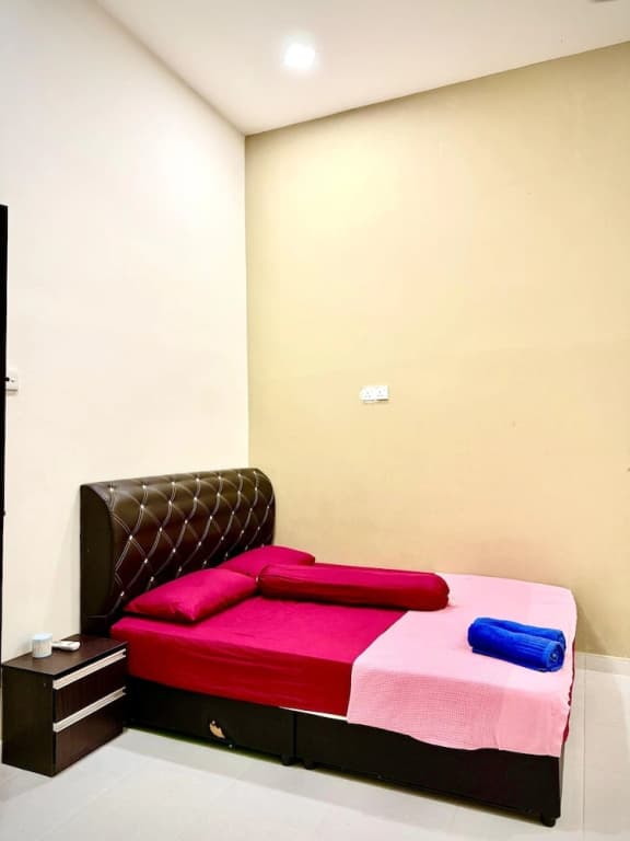 Homestay Selesa KBK Guesthouse - photo 4