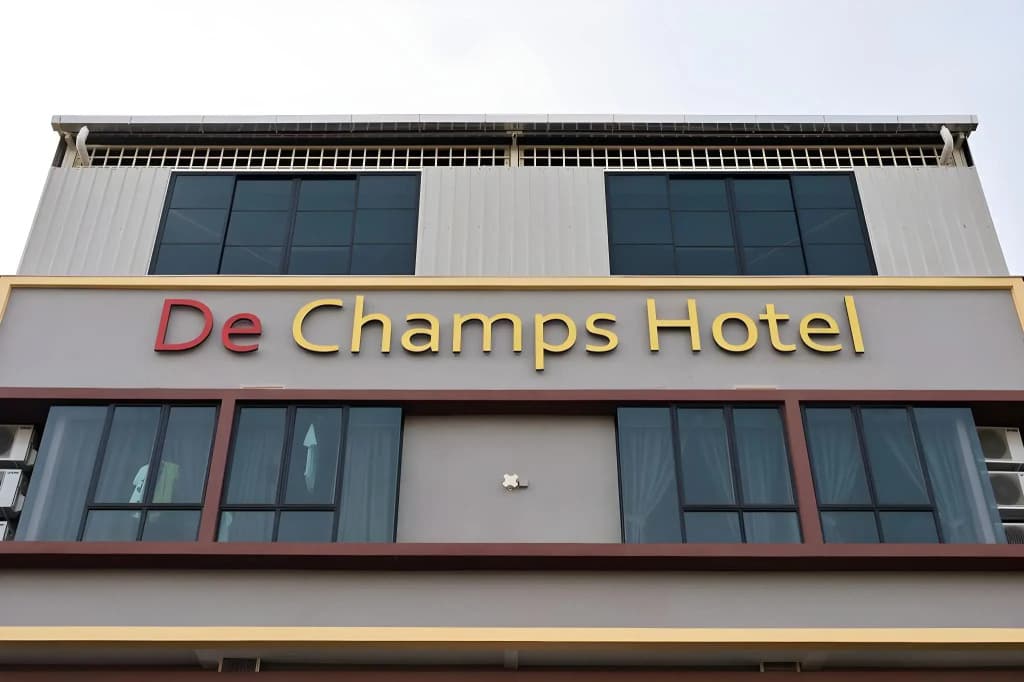 De Champs Hotel - photo 1