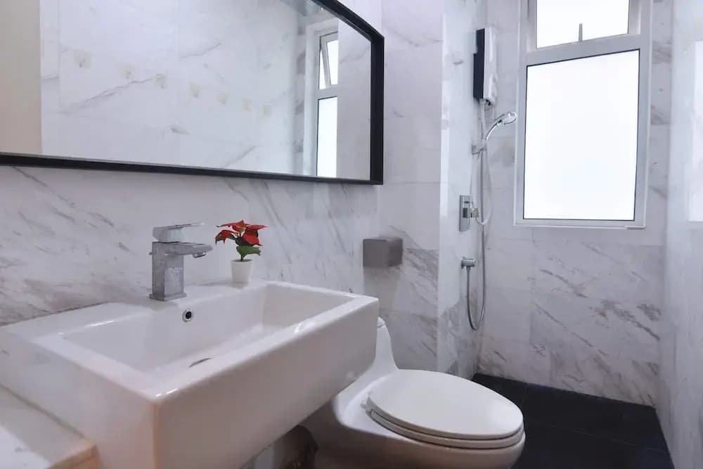 Cozy 1BR Suite at Tritower Steps to JB CIQ - photo 6