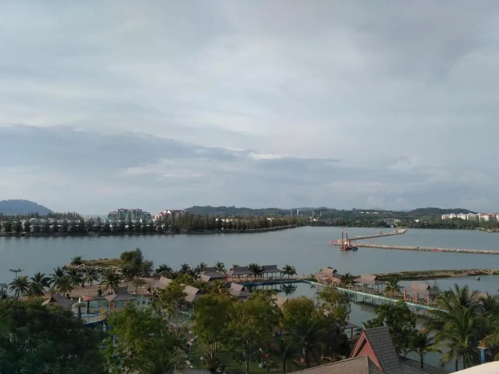 Lumut Apartment - photo 13