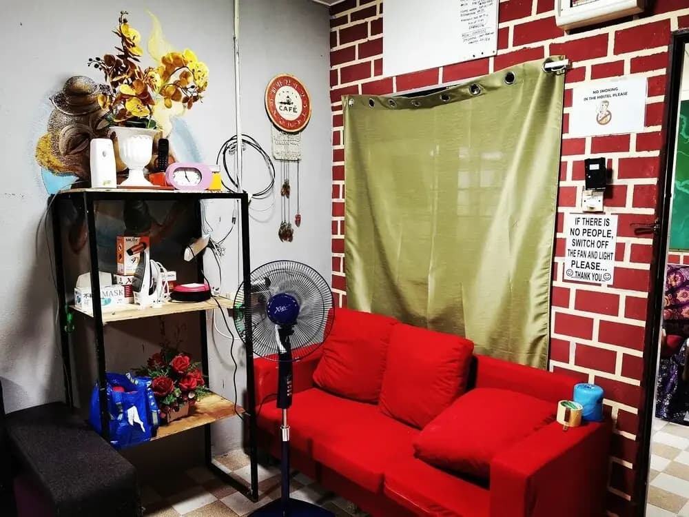 BOBI's Cafe Backpackers Hostel - photo 12