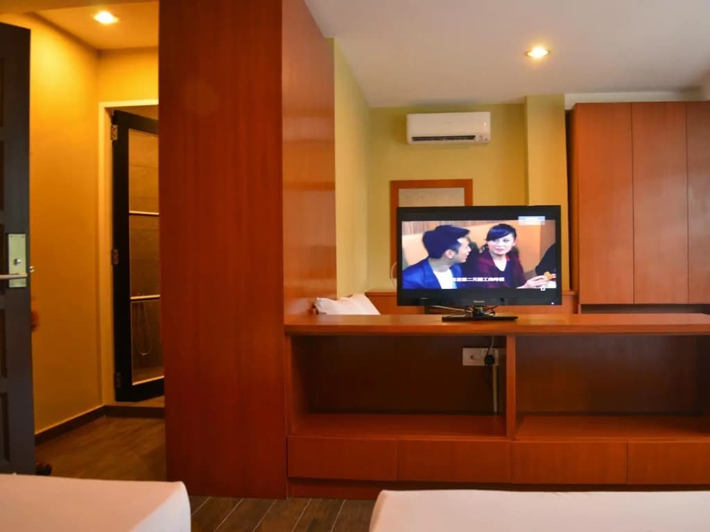 Your Hotel - photo 3