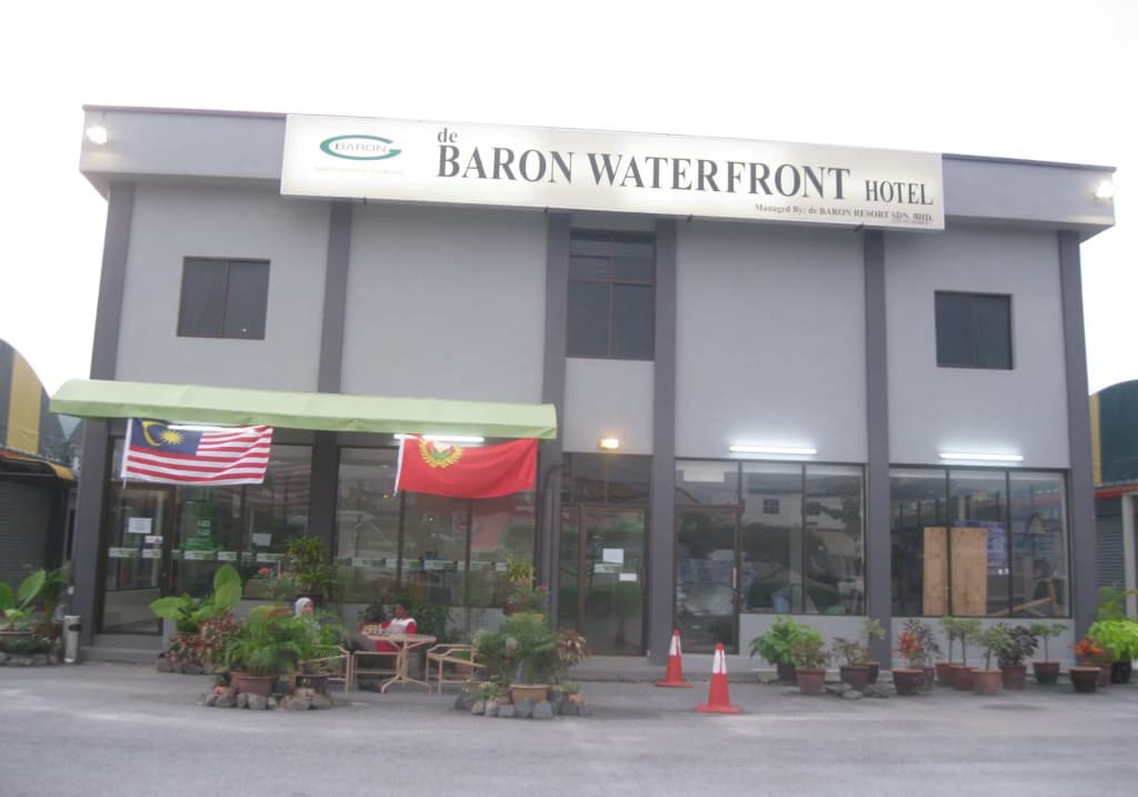 Baron Waterfront Hotel - photo 1