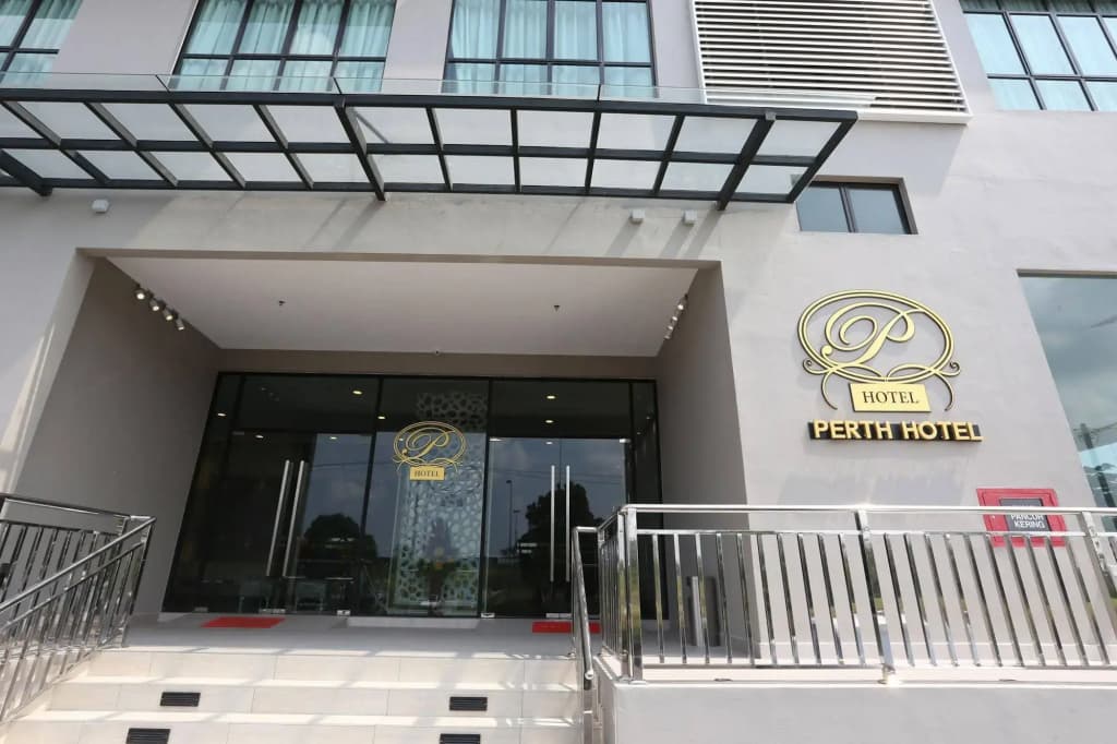 SEM9 Senai ''Formerly Known as Perth Hotel" - photo 2