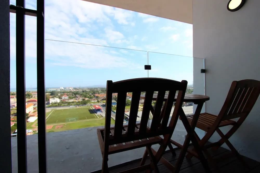 D'wharf Residence PD Waterfront Balcony View by AirPlan - photo 6