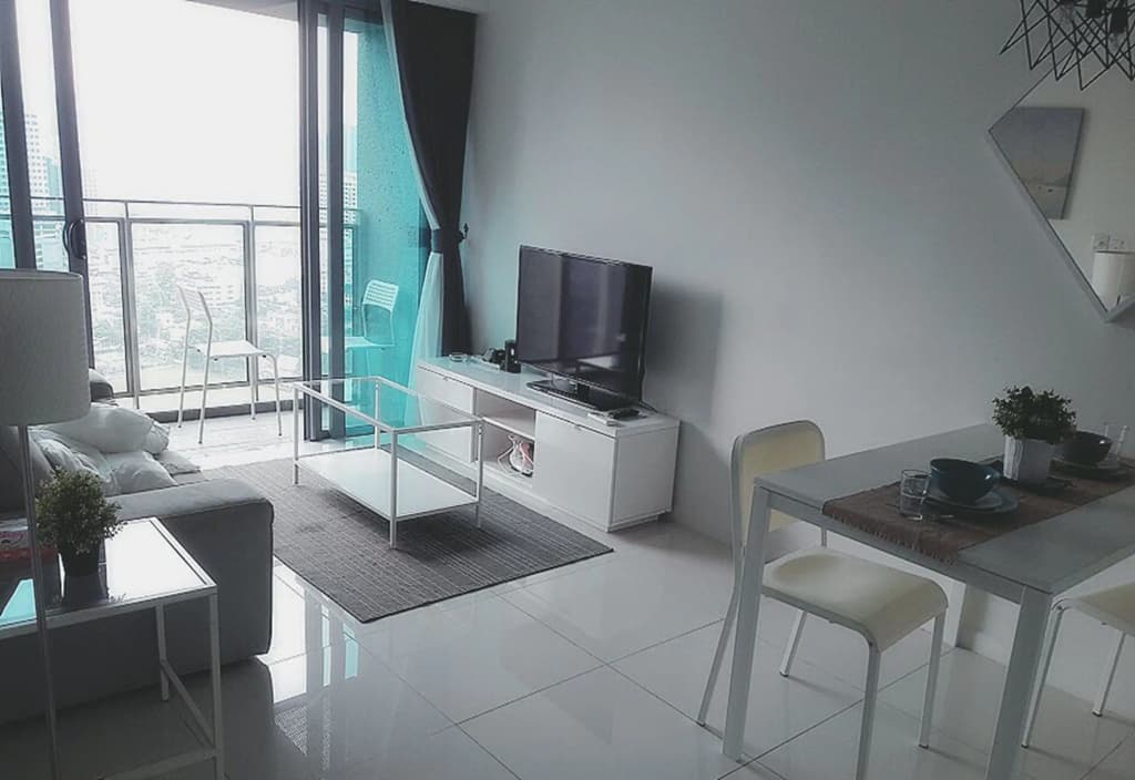 NS Elegant Dwelling Mercu Summer Suite - photo 2